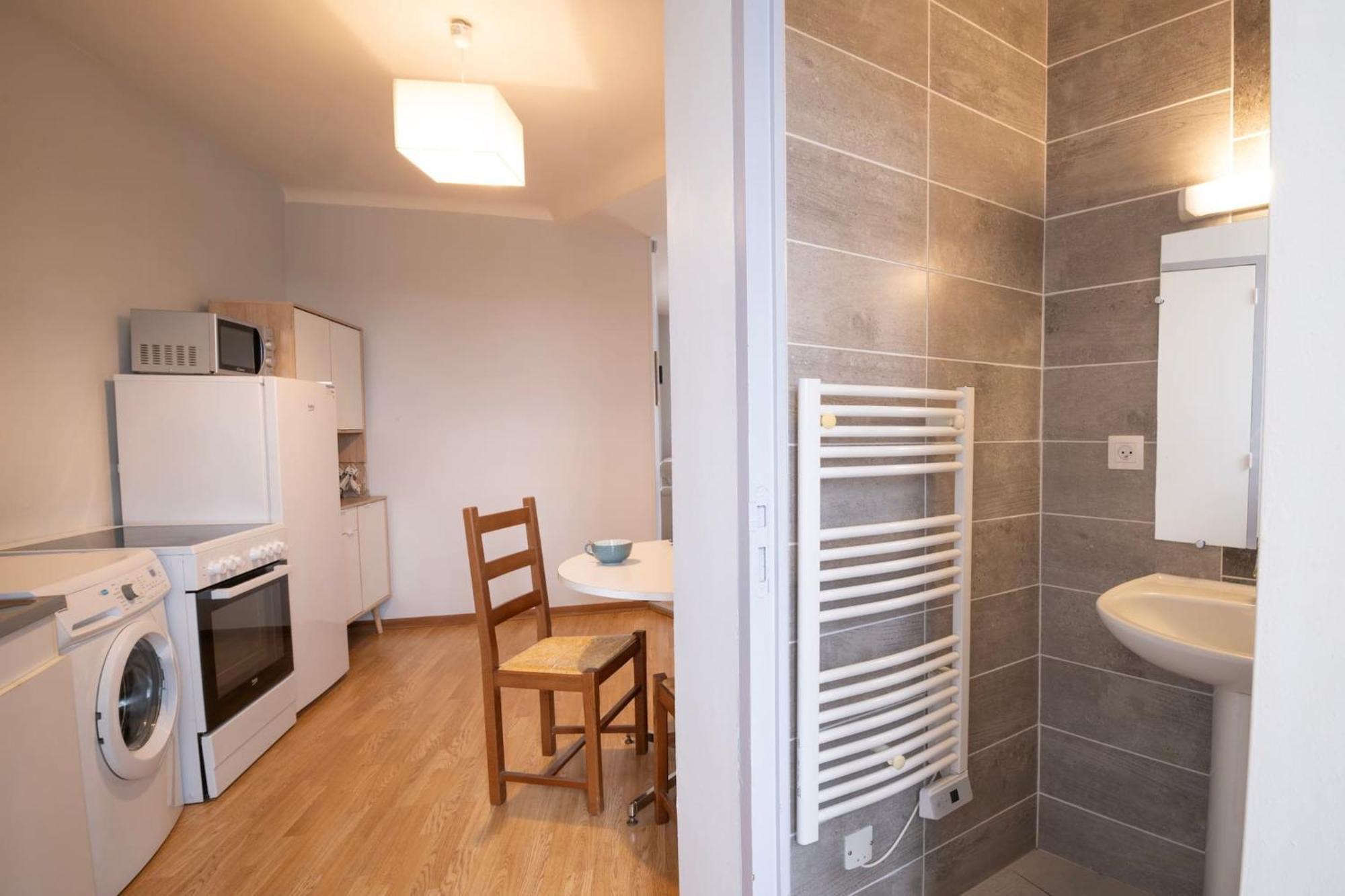 Grand Studio ✰ 35M² ✰ Centre ✰ 4Pers/2Lits ✰ Cuisine ✰ Wifi Candé Extérieur photo