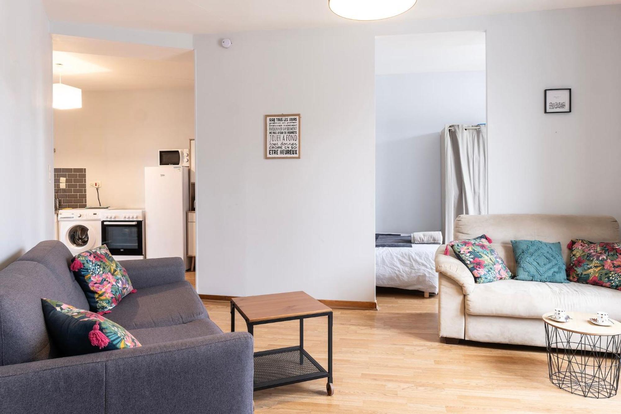 Grand Studio ✰ 35M² ✰ Centre ✰ 4Pers/2Lits ✰ Cuisine ✰ Wifi Candé Extérieur photo